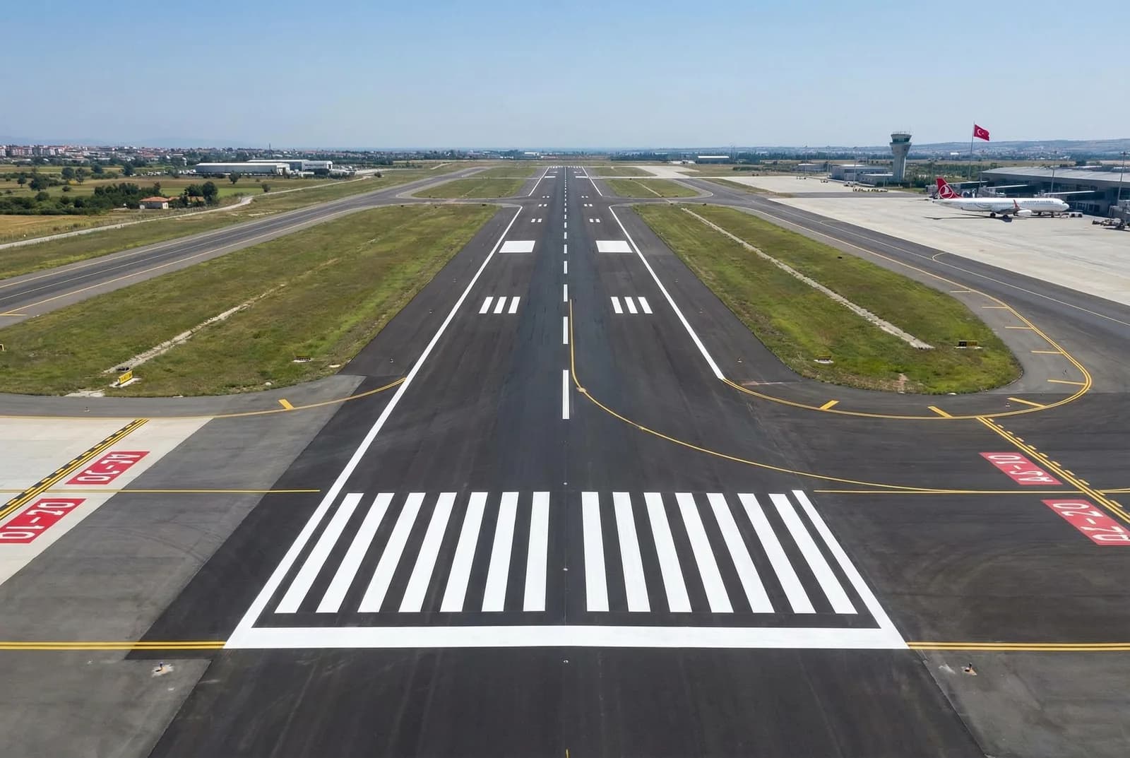 Runway & Apron Markings